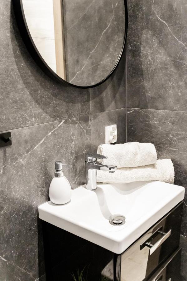 Piotrapartments - Wilcza Luxury In Centre Apartment